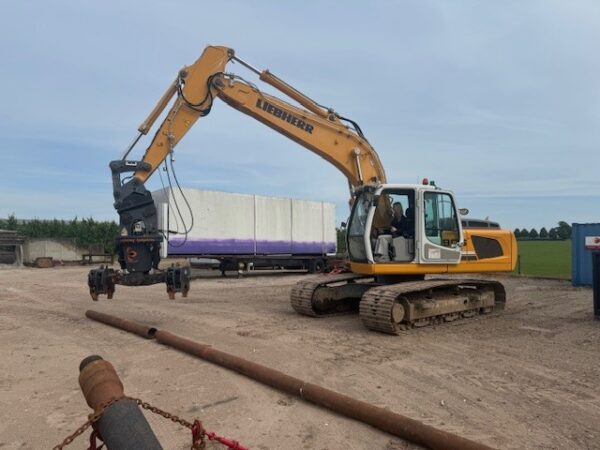 liebherr met Deck Hand DH4